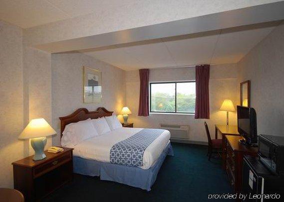 Econo Lodge Hicksville Room photo